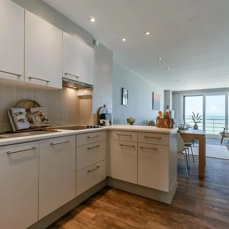 Huswell - Cosy With Frontal Seaview
